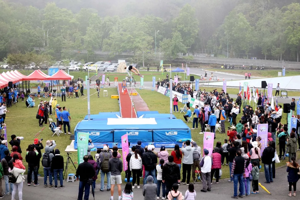 日月潭國際撐竿跳高邀請賽在日月潭向山活動中心舉行。林嘉欣／攝影。
