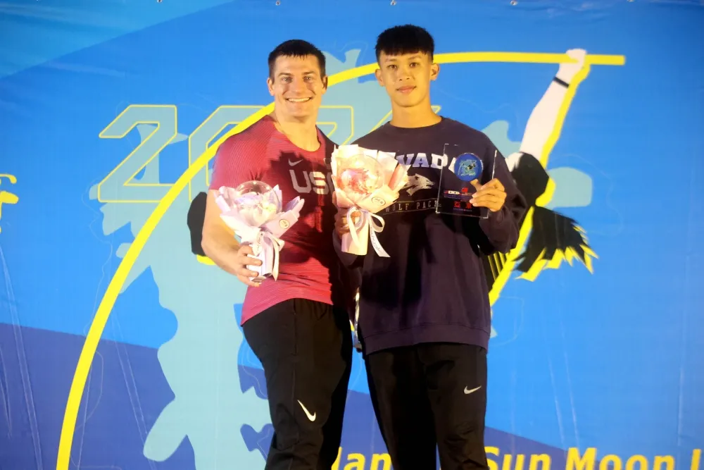 黃正琦(右)和泛美運動會冠軍美國Matt Luwig以5.30並列亞軍。林嘉欣／攝影。