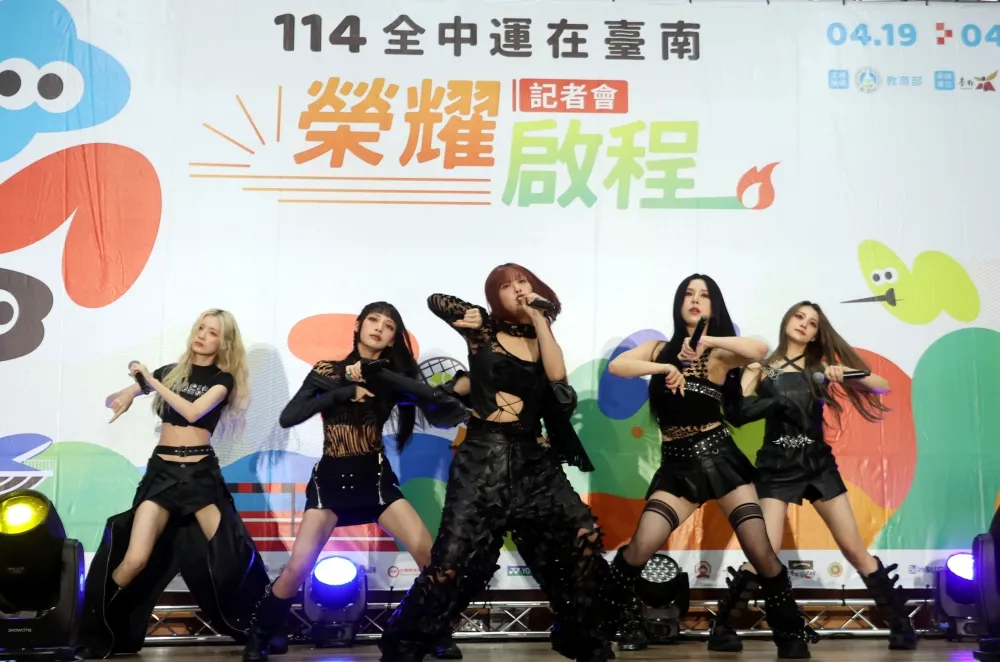 GENBLUE幻藍小熊帶來精采演出。林嘉欣/攝影。