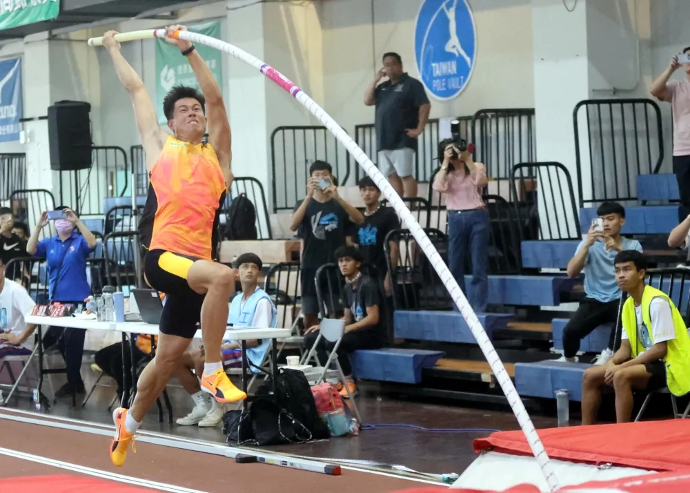 EJ Obiena 勇奪2025南投國際室內撐竿跳高邀請賽冠軍。林嘉欣／攝影。